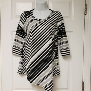 New Direction, petite Medium, Black White Grey shirt